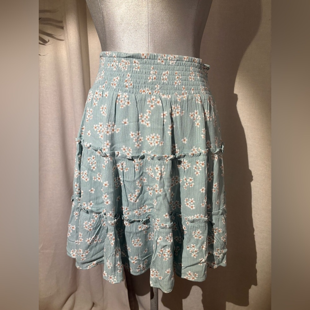 Market & Spruce Smocked Waist Tiered Floral Skirt Feminine Flirty – Small NWT